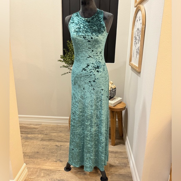 Vintage 90s La Belle velvet dress - Picture 3 of 9